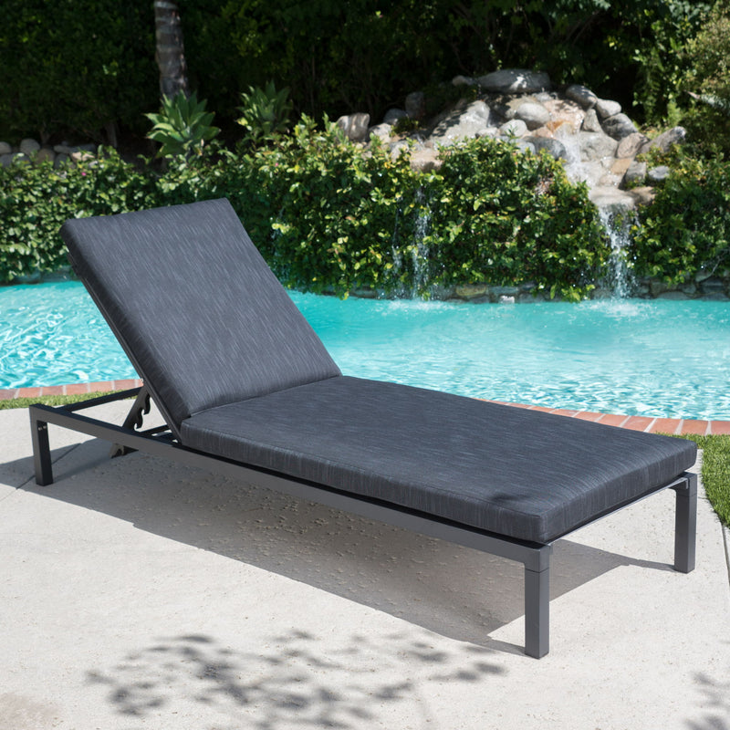 Modern Chaise Lounge With Wate Resistant Fabric Cushions