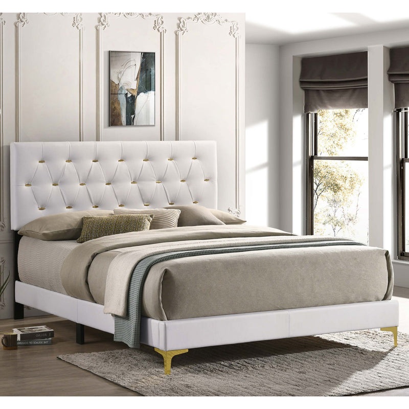 James - Panel Bed