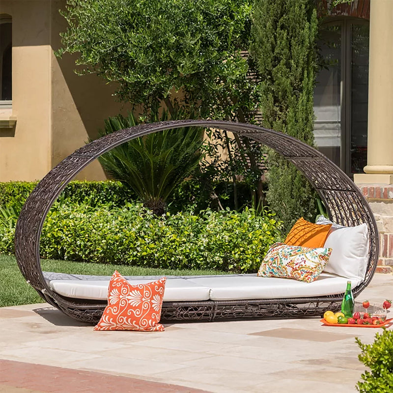 Abigal - Outdoor Wicker Daybed With Cushion